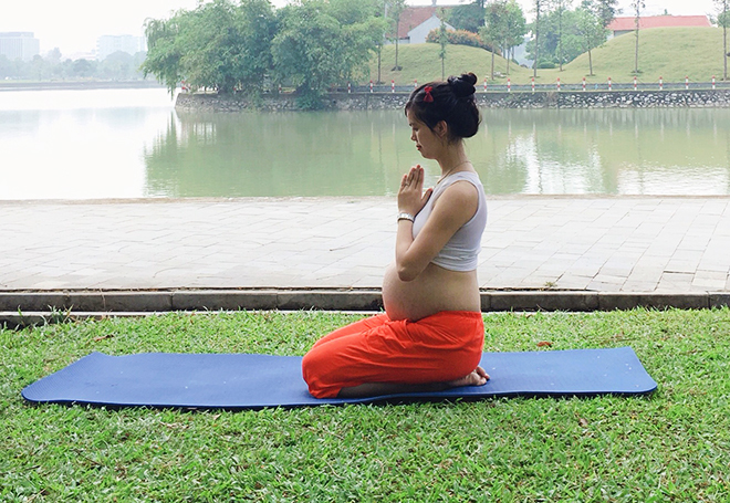 B&agrave;i yoga đơn giản cho b&agrave; bầu